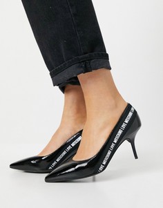 Черные туфли на каблуке с заостренным носком и логотипом Love Moschino-Черный цвет