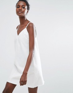 Белое джинсовое платье-комбинация ASOS-Белый