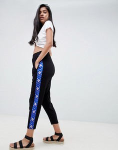Суженные книзу брюки с полосой по бокам ASOS DESIGN-Черный