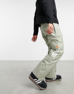 Серые горнолыжные брюки с карманами карго adidas Snowboarding 10k-Серый