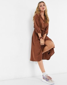 Коричневое платье-рубашка миди на пуговицах с присборенной талией ASOS DESIGN-Коричневый цвет