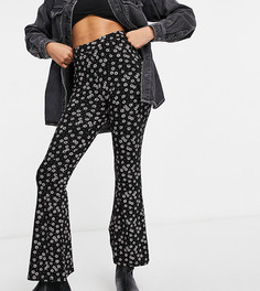 Расклешенные брюки с цветочным принтом ASOS DESIGN Petite-Многоцветный