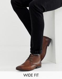 Коричневые кожаные ботинки чукка для широкой стопы ASOS DESIGN-Коричневый