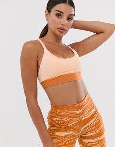 Бюстгальтер персикового цвета adidas Training wanderlust-Оранжевый цвет