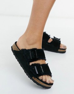 Черные сандалии на плоской подошве с отделкой искусственным мехом Birkenstock Arizona-Черный цвет