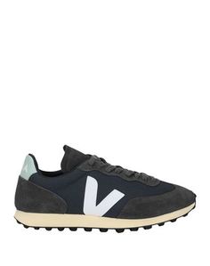 Низкие кеды и кроссовки Veja