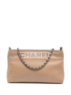 Chanel Pre-Owned клатч 2004-го года с тисненым логотипом