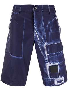 C.P. Company джинсовые шорты с эффектом потертости