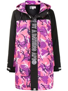 AAPE BY *A BATHING APE® пуховик с капюшоном и графичным принтом