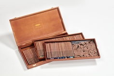 Набор цветных карандашей Lightfast 100цв в дерев упак Derwent