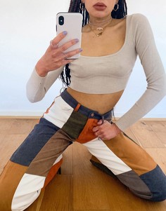Трикотажный корсетный кроп-топ песочного цвета со швом под грудью Bershka-Бежевый