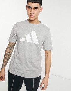 Серая футболка с логотипом и тремя полосками adidas Training-Серый
