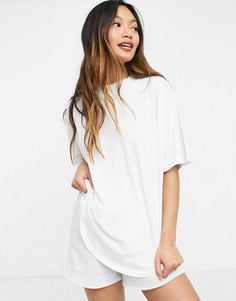 Белая футболка с асимметричным низом и высоким воротником ASOS DESIGN-Серый