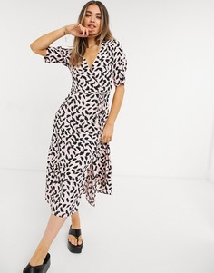 Розовое платье миди с запахом и принтом ресниц Topshop-Розовый цвет