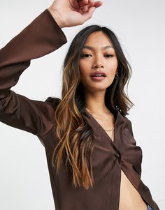 Атласная рубашка узкого кроя шоколадно-коричневого цвета ASOS DESIGN-Коричневый цвет