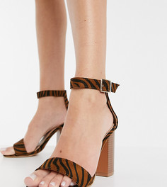 Босоножки на блочном каблуке для широкой стопы с тигровым принтом Glamorous Wide Fit-Коричневый цвет