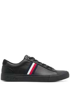 Tommy Hilfiger кроссовки на шнуровке с полосками