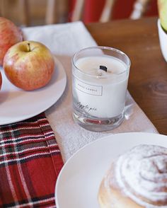 Свеча ароматическая Apple pie с деревянным фитилем, WHITE CANDLE