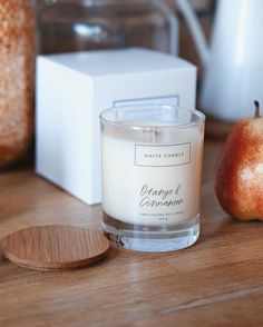 Свеча ароматическая Orange & Cinnamon с деревянным фитилем, WHITE CANDLE