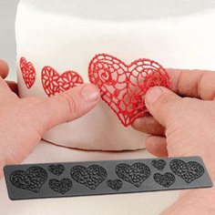 Коврик силиконовый рельефный "КРУЖЕВО" (цветной) (400х80 мм, сердечки) Silikomart