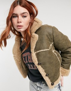 Укороченная куртка-авиатор цвета хаки с подкладкой из искусственного меха Topshop-Зеленый цвет