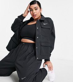 Черная тканевая куртка с логотипом-галочкой и карманами в утилитарном стиле Nike Swoosh Plus-Черный цвет