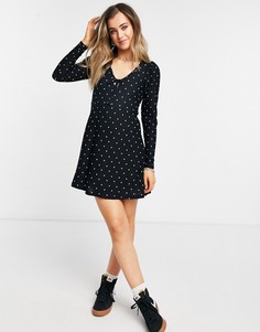 Приталенное платье мини в белый горошек с расклешенной юбкой Miss Selfridge-Черный цвет
