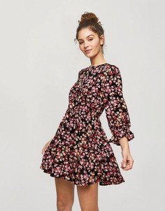 Короткое приталенное платье с цветочным принтом Miss Selfridge-Черный цвет