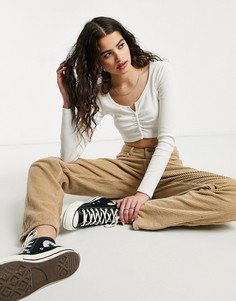 Белый кроп-топ на пуговицах со сборками Bershka