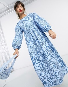 Голубое платье миди с присборенной юбкой, открытой спиной и мраморным принтом Ghospell-Голубой
