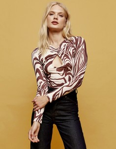 Сетчатый топ с вырезом-каплей и рыжим принтом в виде завитков Topshop-Коричневый цвет