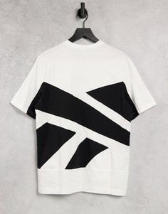 Белая футболка с логотипом по центру и принтом на спине Reebok Classics-Белый