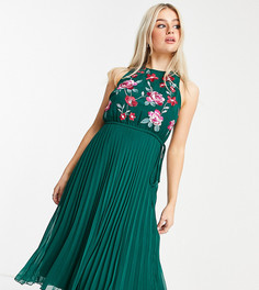 Темно-зеленое плиссированное платье мили с вышивкой ASOS DESIGN Petite-Зеленый цвет