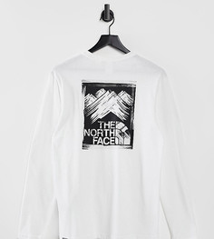 Белый лонгслив с рисованным принтом горы The North Face – эксклюзивно для ASOS
