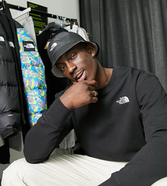 Черный oversized-свитшот The North Face Oversized Essential-Черный цвет