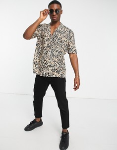 Светло-бежевая рубашка с короткими рукавами и леопардовым принтом New Look-Нейтральный