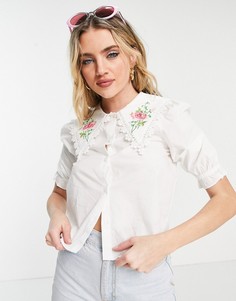 Белая блузка с вышивкой на воротнике Monki Rosa-Белый