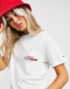 Серая футболка с карманом и фирменным флагом Tommy Jeans-Серый