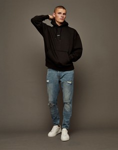 Выбеленные эластичные джинсы зауженного кроя со рваной отделкой Topman-Голубой