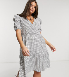 Белое платье миди с запахом и объемными рукавами в клетку Vero Moda Curve-Многоцветный
