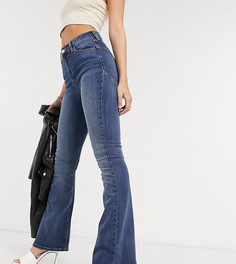 Расклешенные средне-выбеленные джинсы с моделирующим эффектом и завышенной талией ASOS DESIGN Petite Hourglass-Голубой