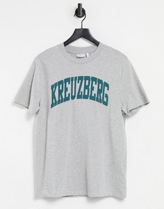 Серая меланжевая футболка с принтом "Kreuzberg" в университетском стиле ASOS DESIGN-Серый