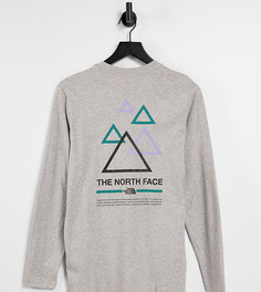 Серый лонгслив The North Face Triangle – эксклюзивно для ASOS