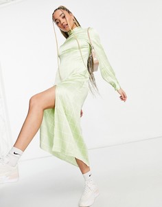 Атласное платье миди пыльно-зеленого цвета с высоким воротником и принтом NA-KD x Louise Madsen-Зеленый