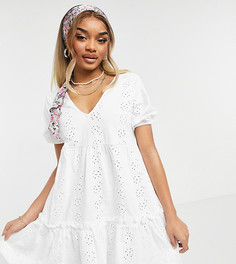 Белое платье с присборенной юбкой, V-образным вырезом, вышивкой ришелье и объемными рукавами ASOS DESIGN Petite-Белый