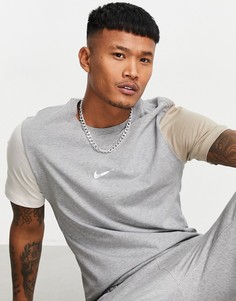 Темно-серая футболка с разноцветными вставками Nike Colourblock-Серый