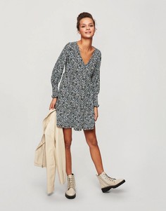 Черно-белое платье с присборенной юбкой и мелким цветочным принтом Miss Selfridge-Черный цвет