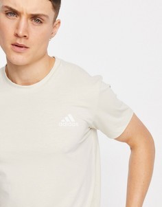 Светло-бежевая футболка из технологичной ткани adidas Yoga-Бежевый