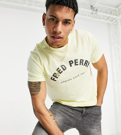 Желтая футболка с дугообразным логотипом Fred Perry – эксклюзивно для ASOS-Желтый
