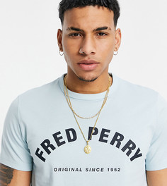 Голубая футболка с изогнутым логотипом Fred Perry – эксклюзивно для ASOS-Голубой